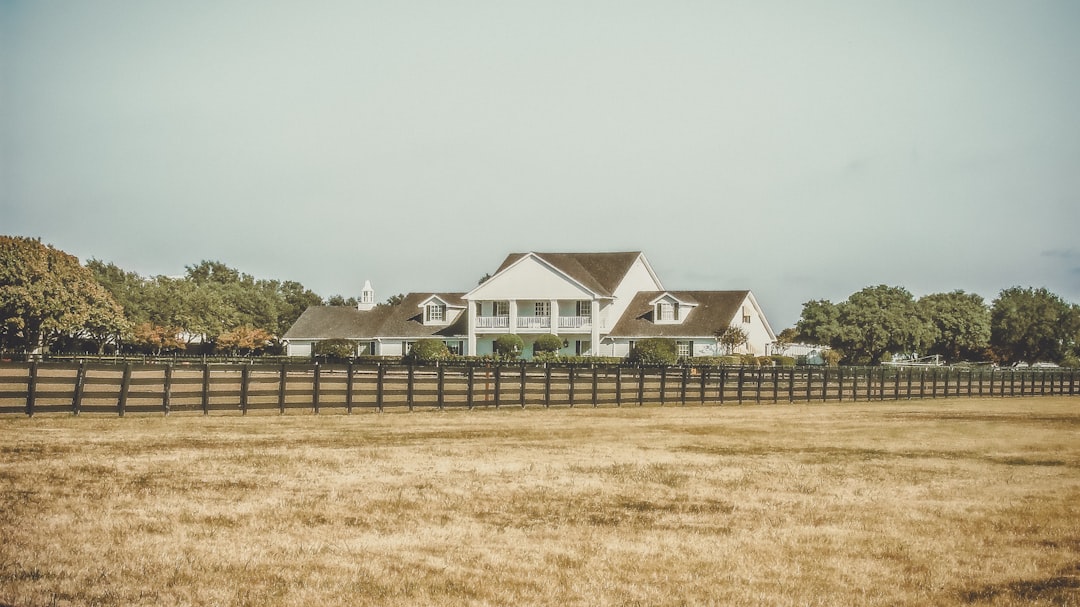 Suburban home representing homebuyers in Conroe, Texas